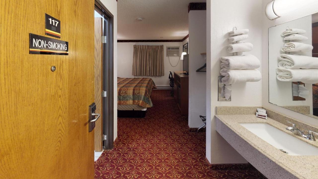 Waconia Inn And Suites Ngoại thất bức ảnh